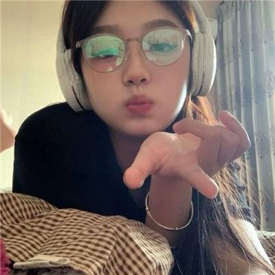 小姑娘艾萝依